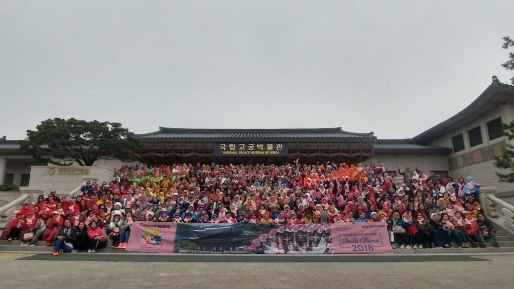 2018 TUPPERWARE - Group Portrait
